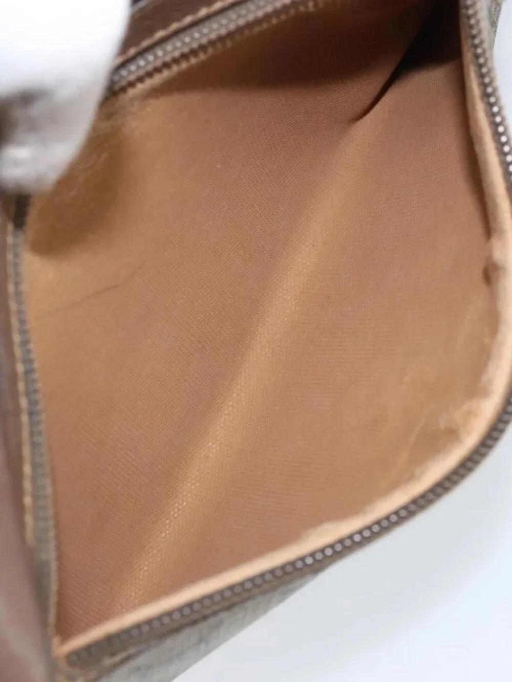 GUCCI GG Supreme Clutch Bag PVC Beige Gold Auth YKZ053